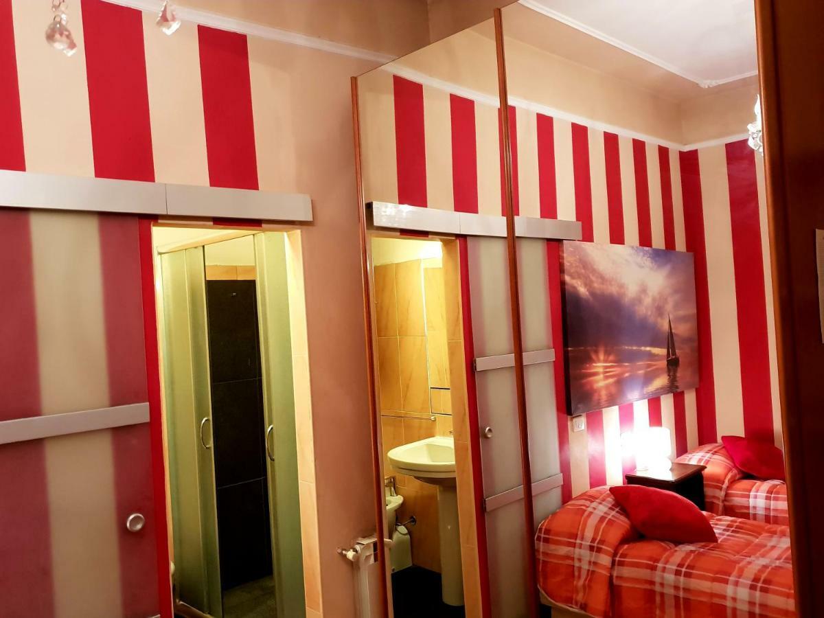 Lucy'S Houses - Vittoria Rosso Lejlighed Novara Eksteriør billede